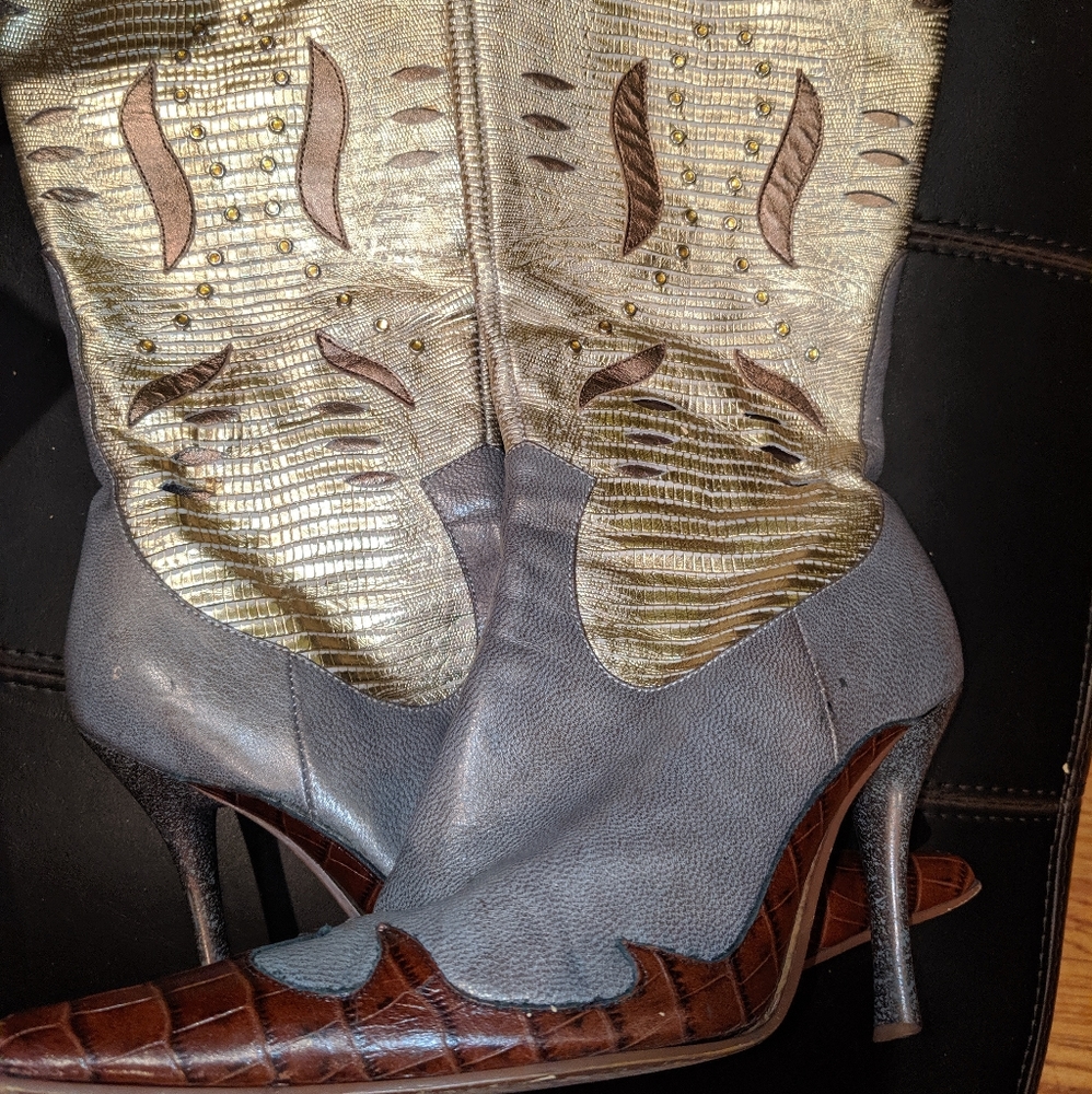 Pointed toe cowboy boots